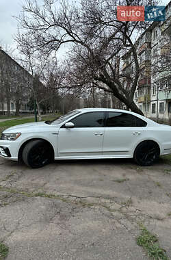 Седан Volkswagen Passat 2016 в Кривом Роге
