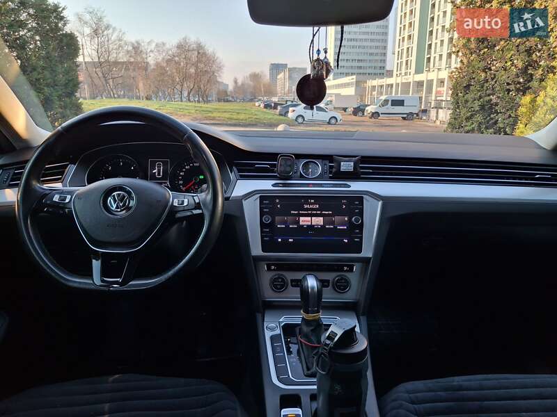 Универсал Volkswagen Passat 2017 в Львове