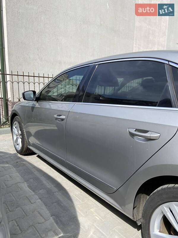 Седан Volkswagen Passat 2013 в Тернополі