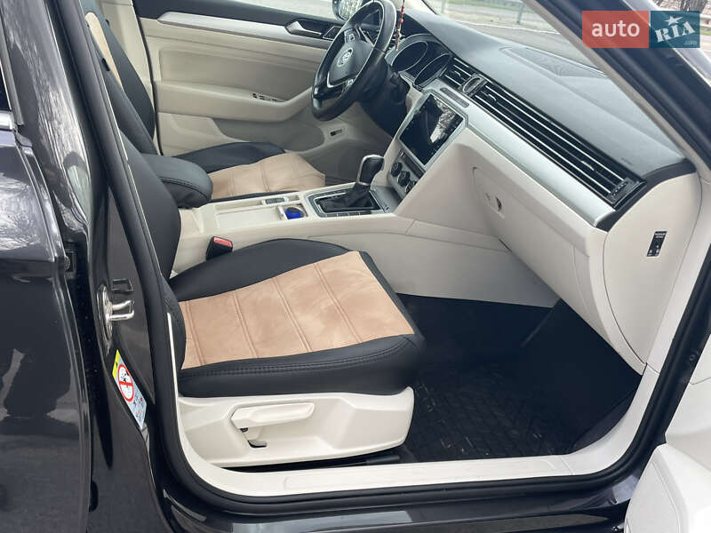 Універсал Volkswagen Passat 2018 в Львові