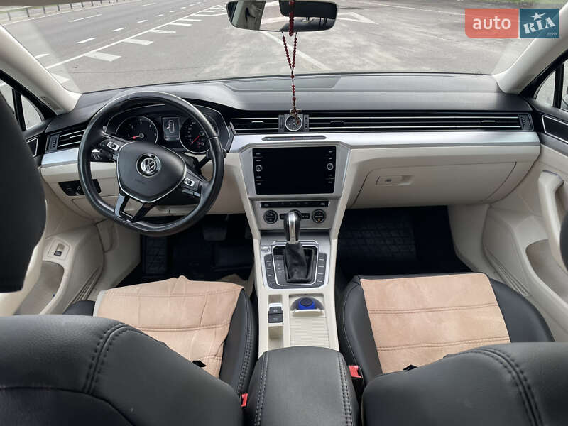 Універсал Volkswagen Passat 2018 в Львові