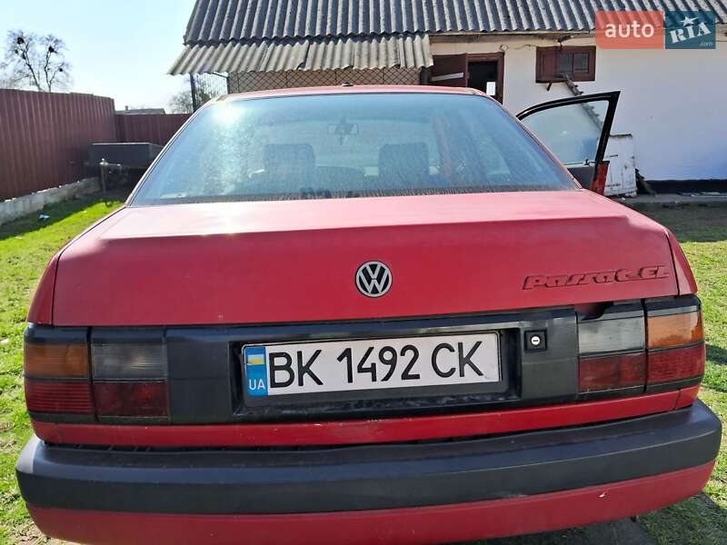 Универсал Volkswagen Passat 1990 в Козине