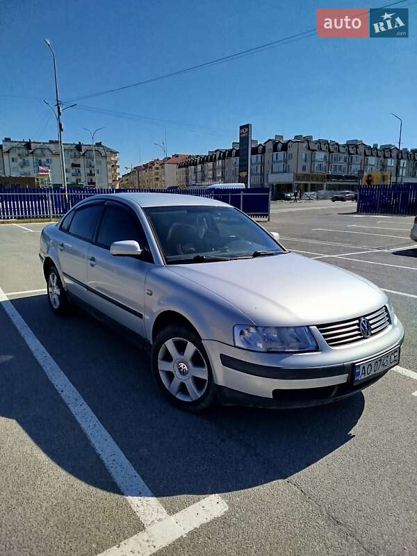 Седан Volkswagen Passat 1998 в Ужгороде
