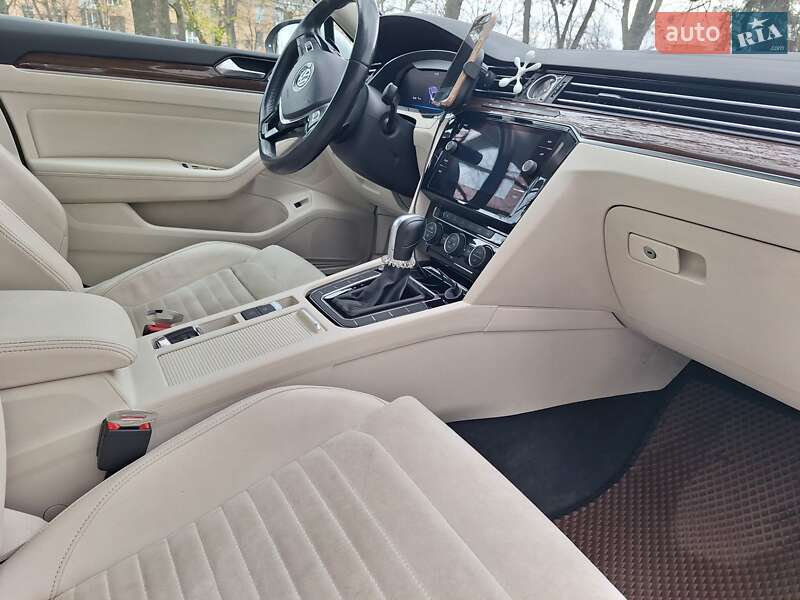 Седан Volkswagen Passat 2017 в Киеве