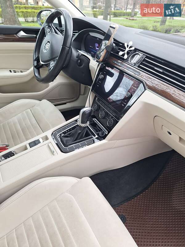 Седан Volkswagen Passat 2017 в Киеве
