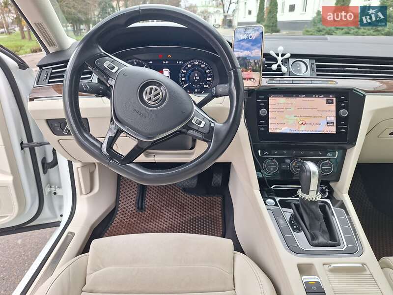 Седан Volkswagen Passat 2017 в Киеве
