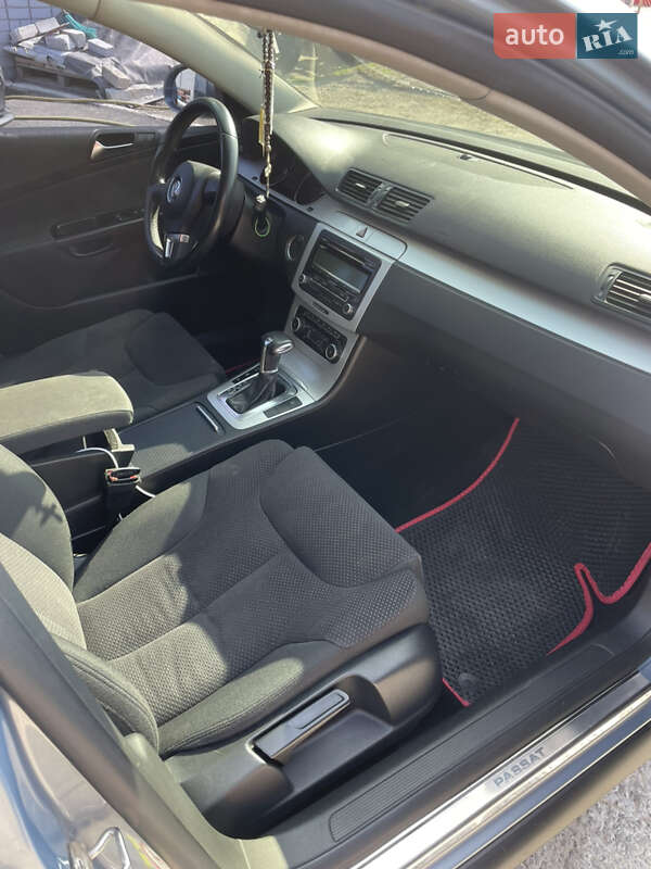 Седан Volkswagen Passat 2010 в Днепре