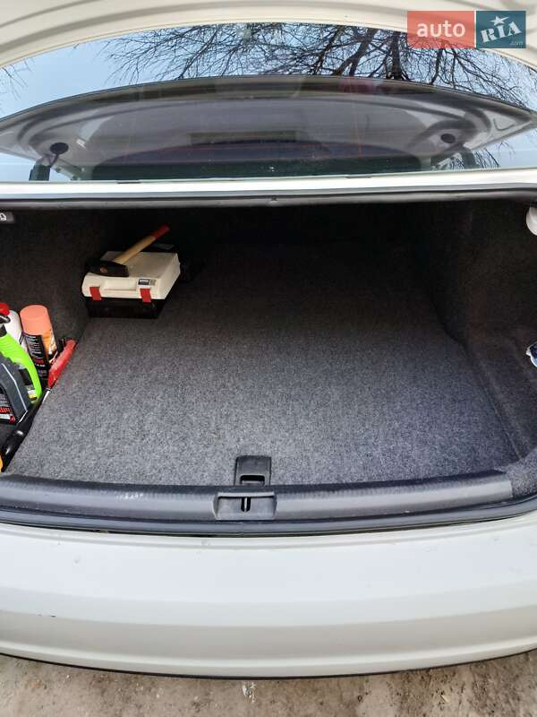 Седан Volkswagen Passat 2012 в Виннице