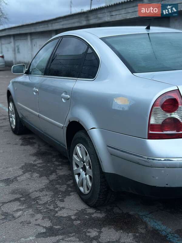 Седан Volkswagen Passat 2004 в Киеве