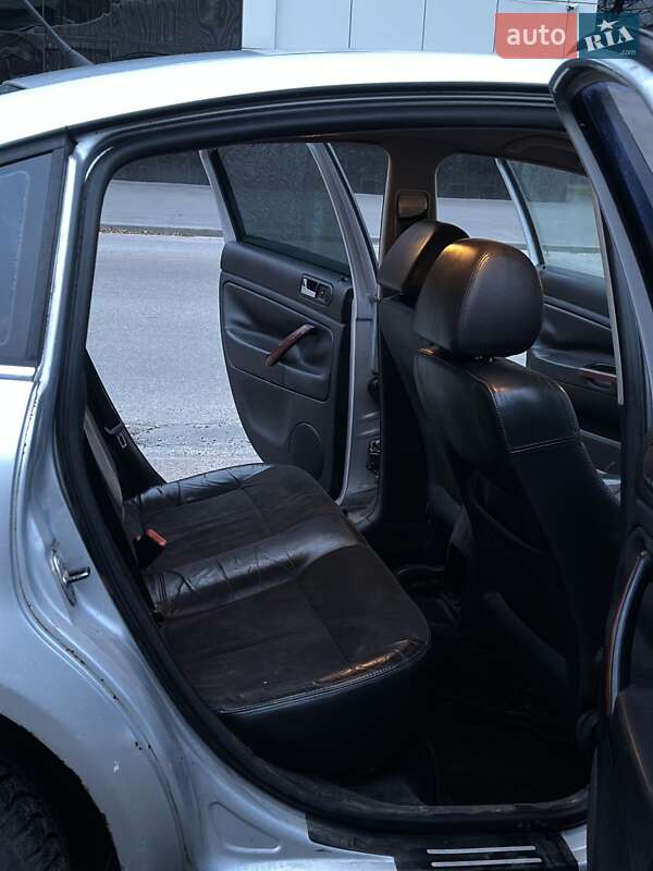 Седан Volkswagen Passat 2004 в Киеве