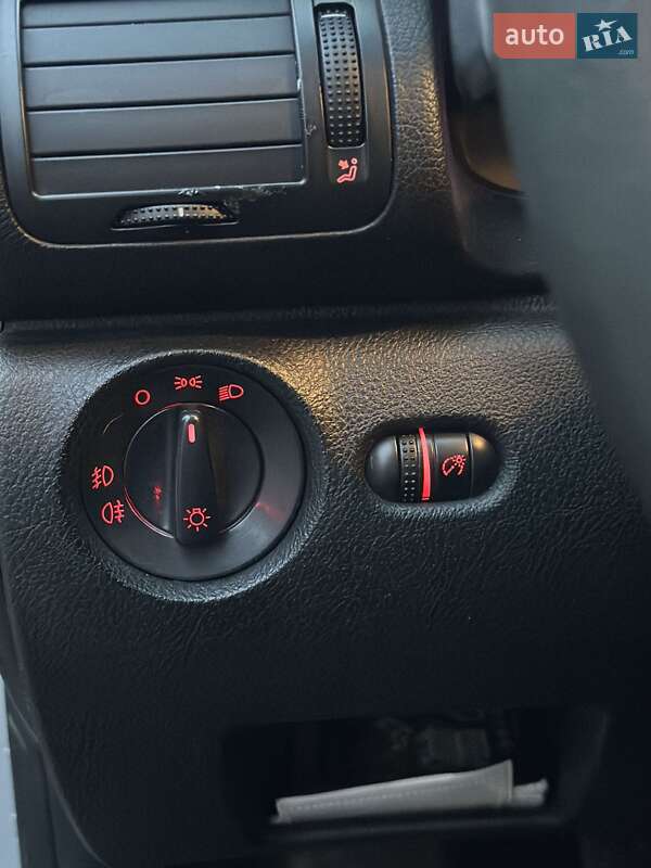 Седан Volkswagen Passat 2004 в Киеве