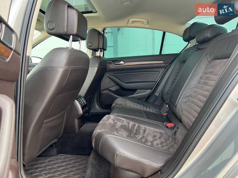Седан Volkswagen Passat 2015 в Киеве