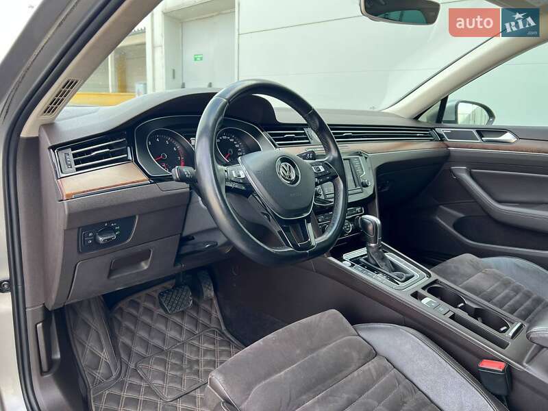 Седан Volkswagen Passat 2015 в Киеве