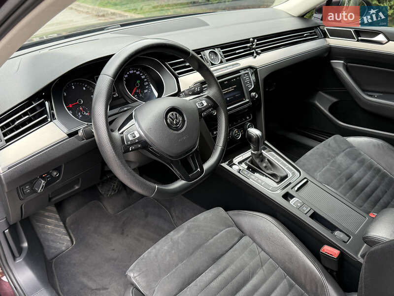 Седан Volkswagen Passat 2015 в Киеве