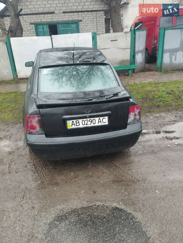 Седан Volkswagen Passat 1997 в Петрівці-Роменській