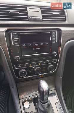 Седан Volkswagen Passat 2017 в 