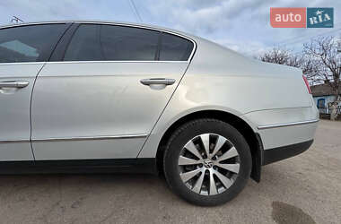 Седан Volkswagen Passat 2010 в 