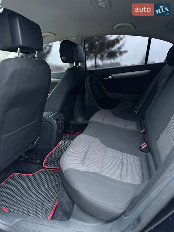Седан Volkswagen Passat 2014 в Житомире