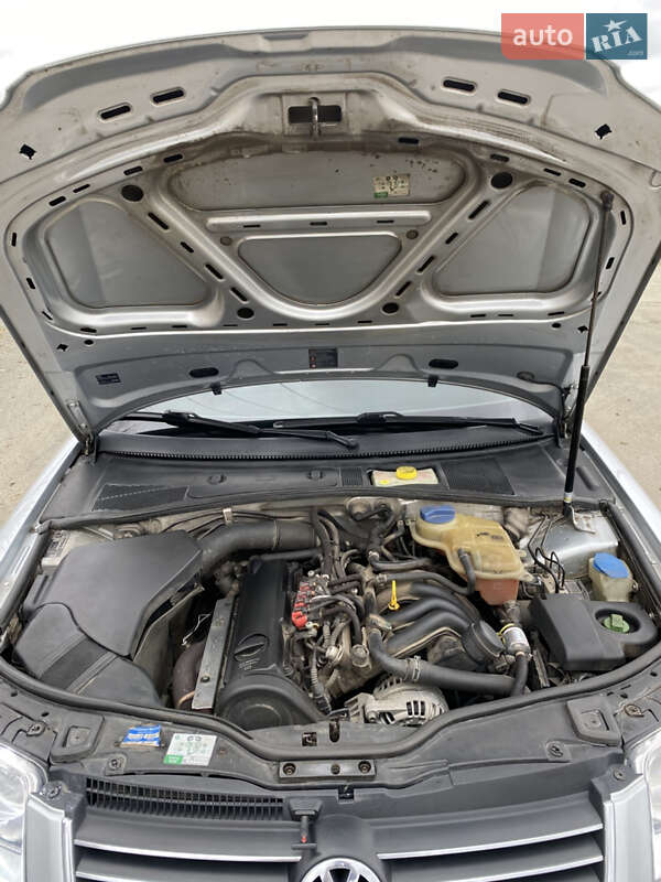 Седан Volkswagen Passat 2001 в Житомирі