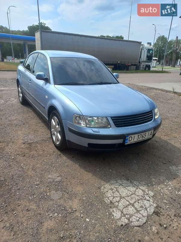 Седан Volkswagen Passat 2000 в 