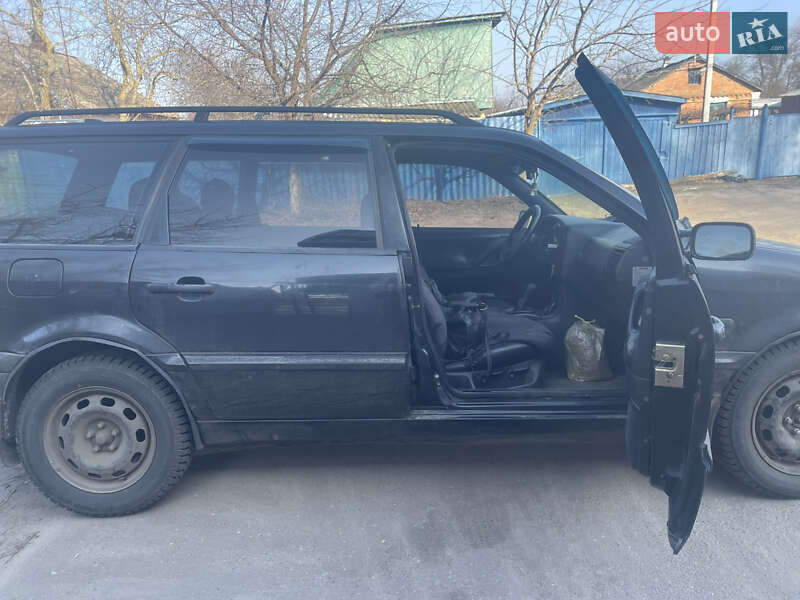 Універсал Volkswagen Passat 1994 в Бобровиці