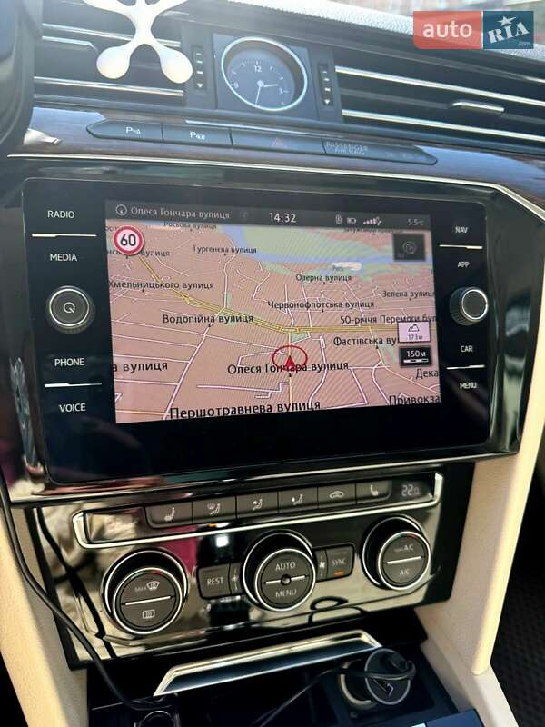 Седан Volkswagen Passat 2017 в Киеве