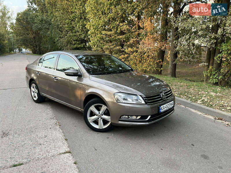 Седан Volkswagen Passat 2011 в Киеве