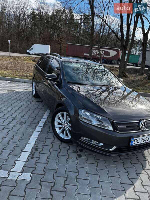 Універсал Volkswagen Passat 2013 в Львові