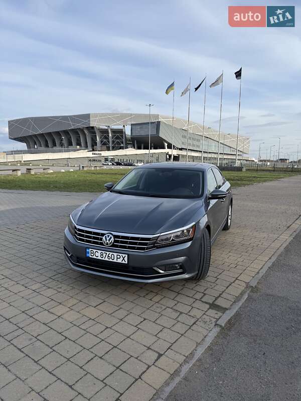 Седан Volkswagen Passat 2016 в Львове