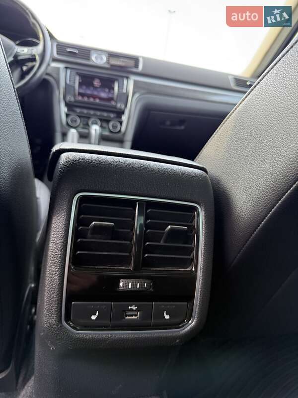 Седан Volkswagen Passat 2016 в Львове