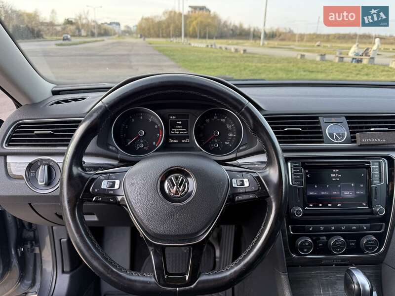Седан Volkswagen Passat 2016 в Львове