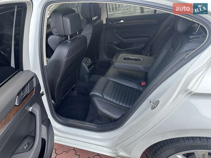 Седан Volkswagen Passat 2018 в Виннице