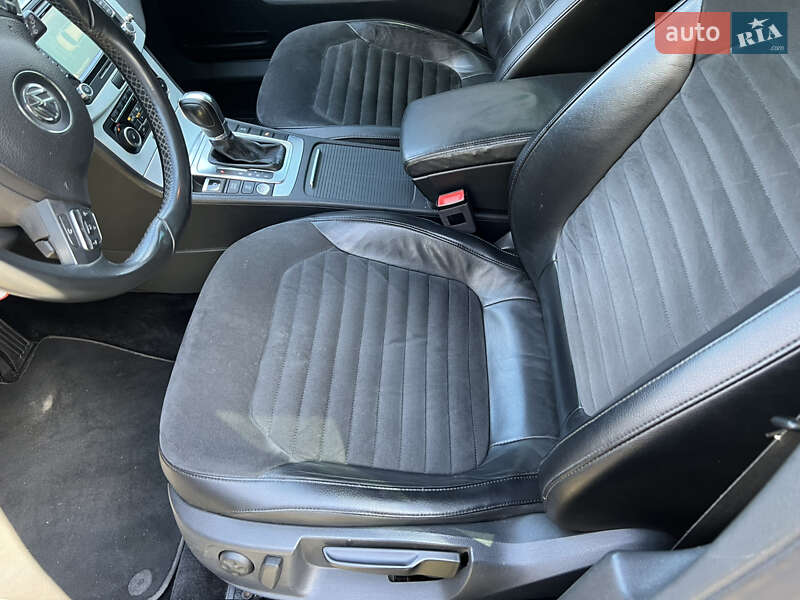 Універсал Volkswagen Passat 2011 в Любомлі