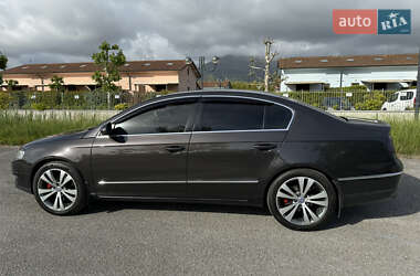 Седан Volkswagen Passat 2007 в  фото 4 Седан Volkswagen Passat 2007 в