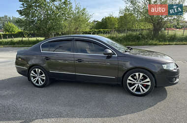 Седан Volkswagen Passat 2007 в  фото 12 Седан Volkswagen Passat 2007 в