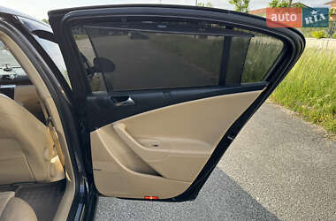Седан Volkswagen Passat 2007 в  фото 32 Седан Volkswagen Passat 2007 в