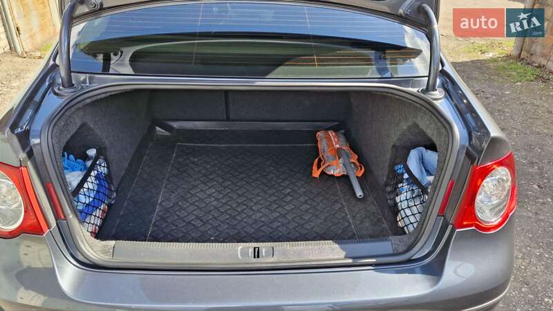 Седан Volkswagen Passat 2010 в Киеве