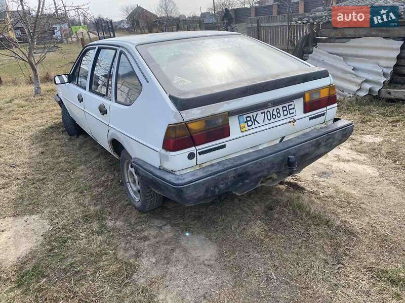 Универсал Volkswagen Passat 1985 в Рокитном