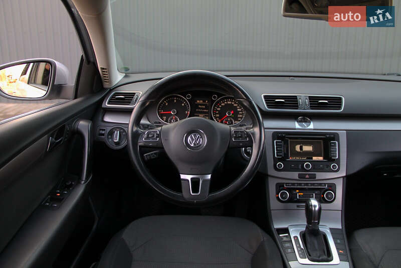 Универсал Volkswagen Passat 2011 в Ровно