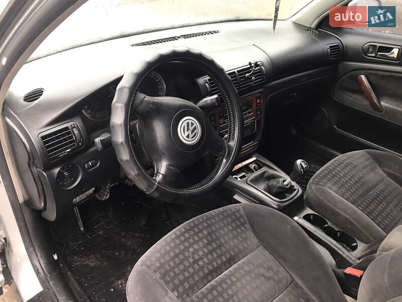 Седан Volkswagen Passat 2003 в Здолбунове