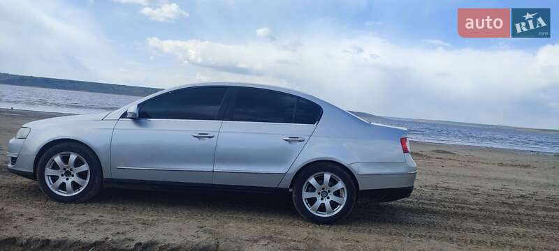 Седан Volkswagen Passat 2005 в Одессе