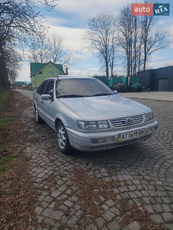 Седан Volkswagen Passat 1995 в Тячеві