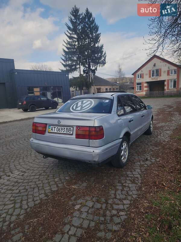 Седан Volkswagen Passat 1995 в Тячеві