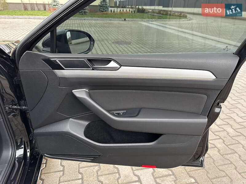 Універсал Volkswagen Passat 2015 в Луцьку