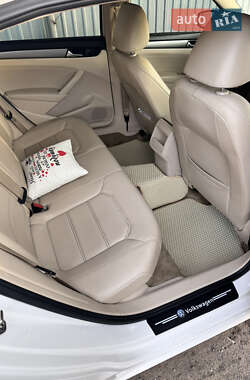 Седан Volkswagen Passat 2015 в 