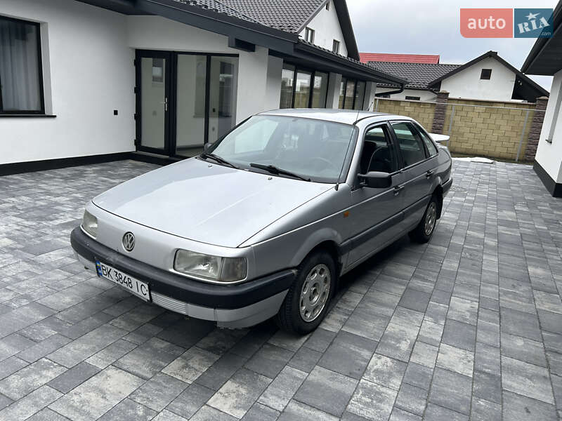 Седан Volkswagen Passat 1988 в Рівному