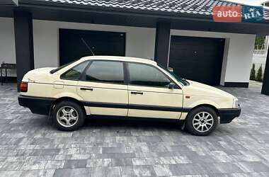 Седан Volkswagen Passat 1990 в 