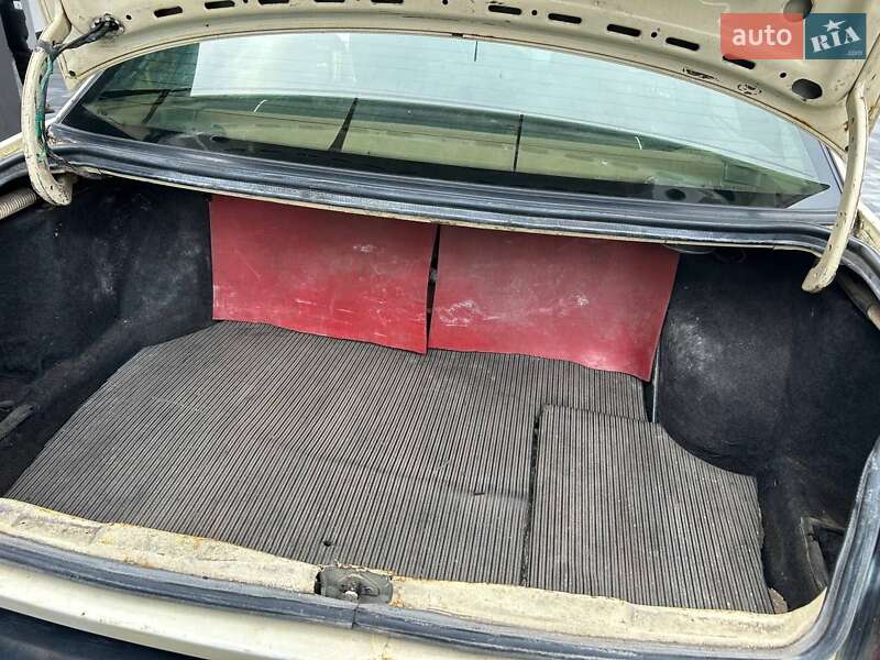 Седан Volkswagen Passat 1990 в Ровно