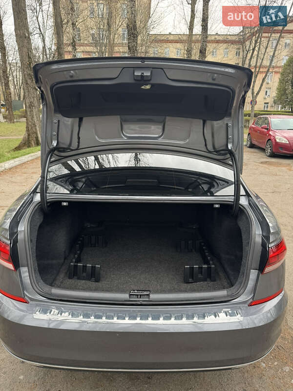 Седан Volkswagen Passat 2021 в Киеве