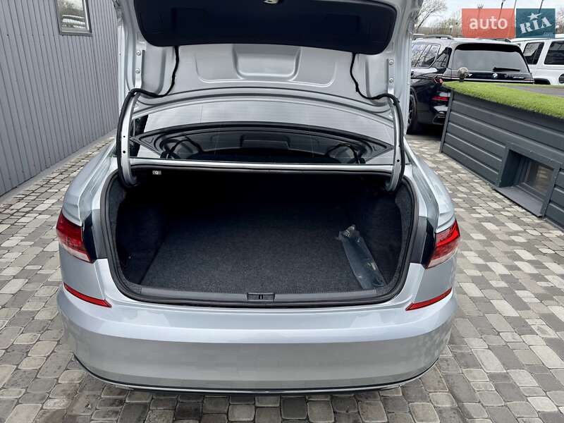 Седан Volkswagen Passat 2020 в Киеве